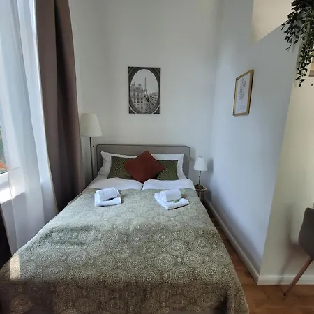 1 Zentral Balkon Parkplatz *