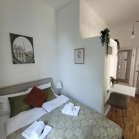1 Zentral Balkon Parkplatz