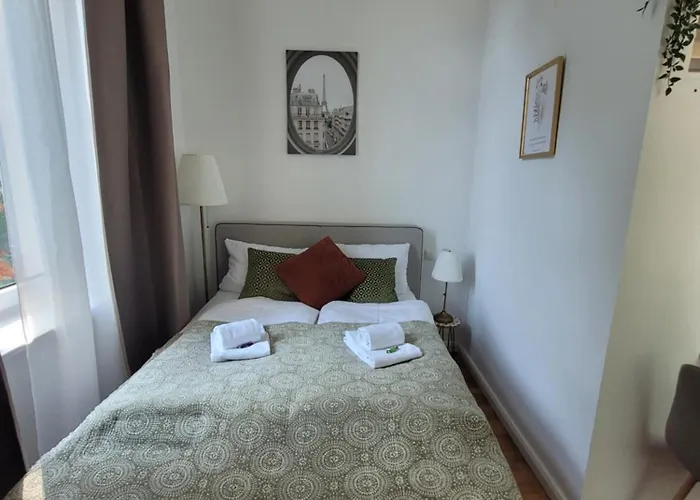 1 Zentral Balkon Parkplatz *